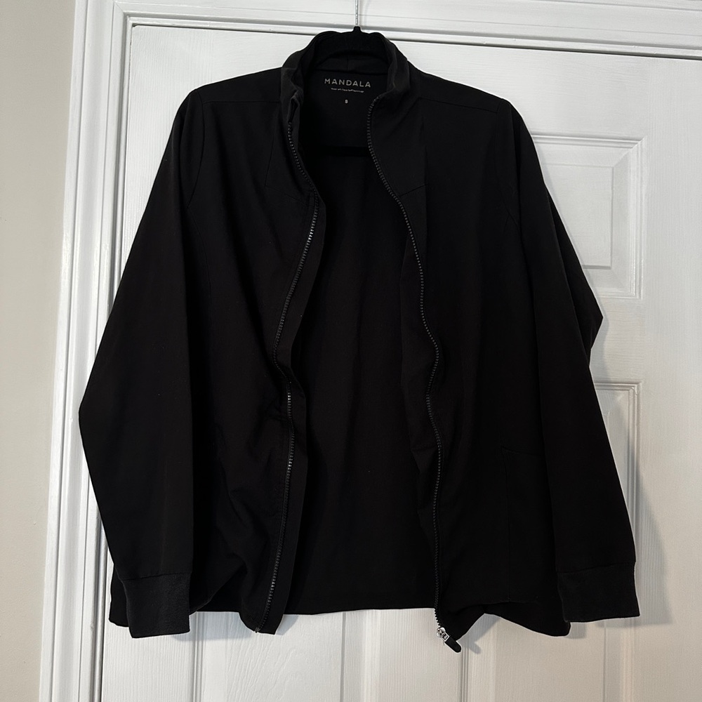 WOMEN’S MANDALA BLACK SCRUB JACKET — S